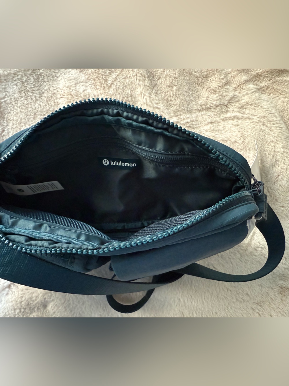 NWT Lululemon Multi-Pocket Crossbody Teal - Picture 8 of 11